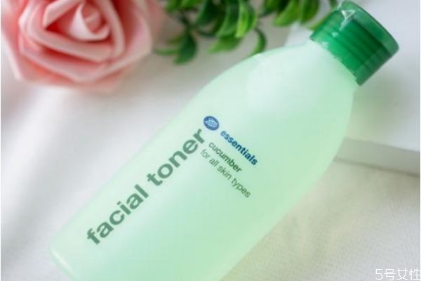 保濕水能代替爽膚水嗎 可以用保濕爽膚水代替收縮水嗎 保濕水能代替爽膚水嗎 可以用保濕爽膚水代替收縮水嗎