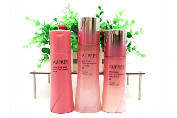 水前精華有必要用嗎 水和精華哪個重要 水前精華有必要用嗎 水和精華哪個重要