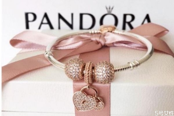 潘多拉手鏈適合多大年齡 潘多拉手鏈適合戴在哪只手 潘多拉手鏈適合多大年齡 潘多拉手鏈適合戴在哪只手
