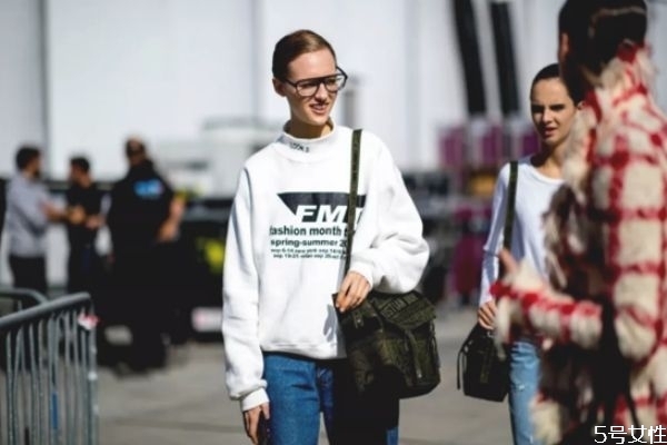 內搭是什么衣服 適合內搭的衣服有哪些 內搭是什么衣服 適合內搭的衣服有哪些