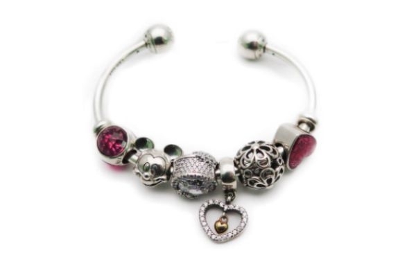 潘多拉手鏈適合多大年齡 潘多拉手鏈適合戴在哪只手 潘多拉手鏈適合多大年齡 潘多拉手鏈適合戴在哪只手