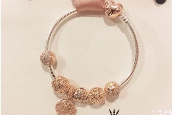 潘多拉手鏈適合多大年齡 潘多拉手鏈適合戴在哪只手 潘多拉手鏈適合多大年齡 潘多拉手鏈適合戴在哪只手