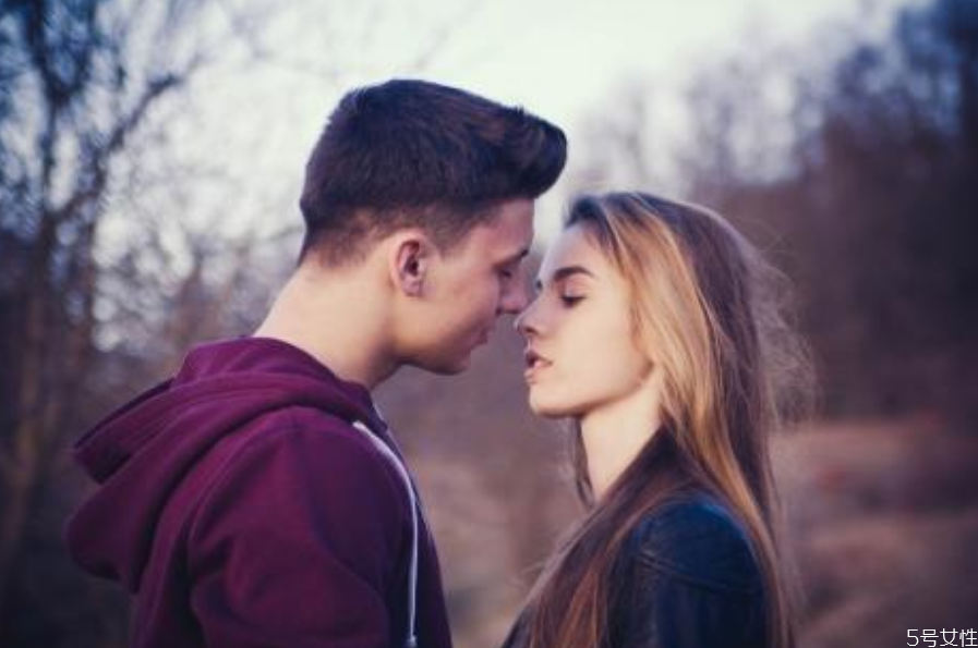 曖昧期女生撩男生的套路 曖昧的時候要注意什么 曖昧期女生撩男生的套路 曖昧的時候要注意什么