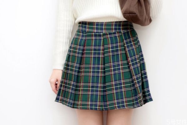 百褶裙配什么鞋子 百褶裙和jk的區(qū)別 百褶裙配什么鞋子 百褶裙和jk的區(qū)別