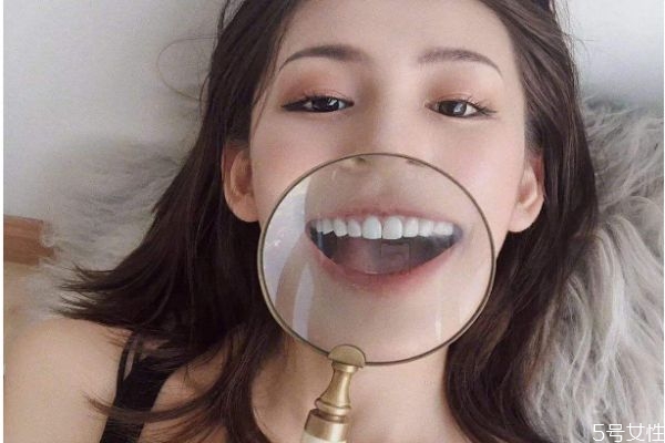 怎么刷牙讓牙齒變白 牙齒變白的小妙招 怎么刷牙讓牙齒變白 牙齒變白的小妙招