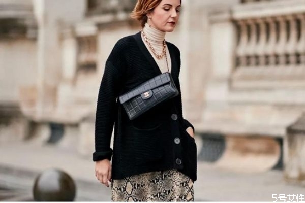 內搭是什么衣服 適合內搭的衣服有哪些 內搭是什么衣服 適合內搭的衣服有哪些