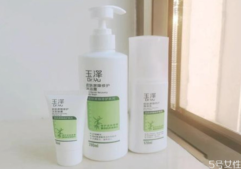 玉澤調(diào)理乳怎么樣 玉澤調(diào)理乳和精華乳的區(qū)別 玉澤調(diào)理乳怎么樣 玉澤調(diào)理乳和精華乳的區(qū)別