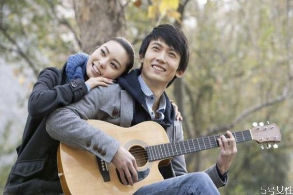 男生對你沒意思的表現(xiàn) 男人見到喜歡的人反應