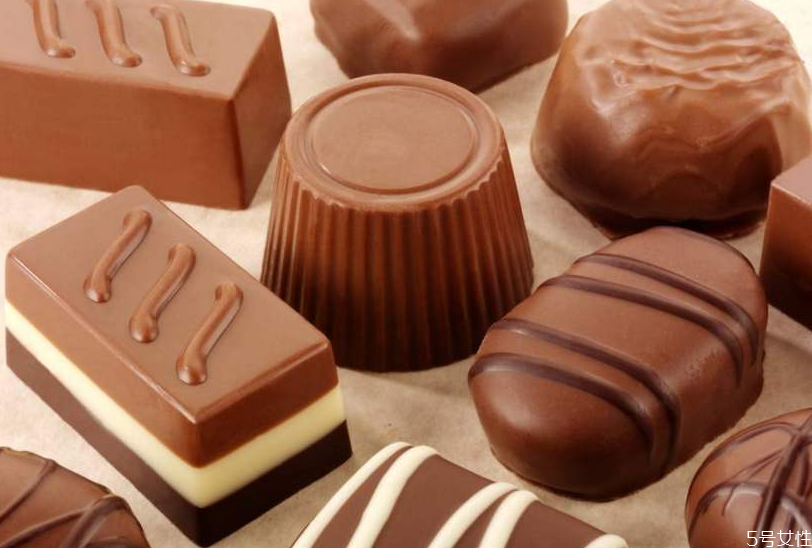 巧克力為什么不能放冰箱里 巧克力放冰箱能放多久 巧克力為什么不能放冰箱里 巧克力放冰箱能放多久