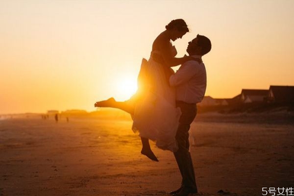 一般分手多久后男生想你 男人分手后越久越想她 一般分手多久后男生想你 男人分手后越久越想她