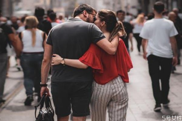 男生徹底放下后的表現(xiàn) 男人分手半個月的內(nèi)心 男生徹底放下后的表現(xiàn) 男人分手半個月的內(nèi)心