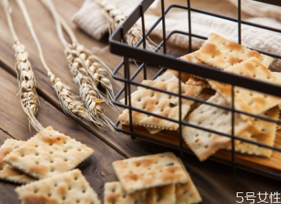 蘇打餅干可以減肥嗎 無糖蘇打餅干減肥可以吃嗎 蘇打餅干可以減肥嗎 無糖蘇打餅干減肥可以吃嗎