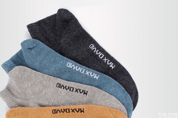 一雙襪子穿多久換新的 正常一雙襪子多少錢(qián) 一雙襪子穿多久換新的 正常一雙襪子多少錢(qián)