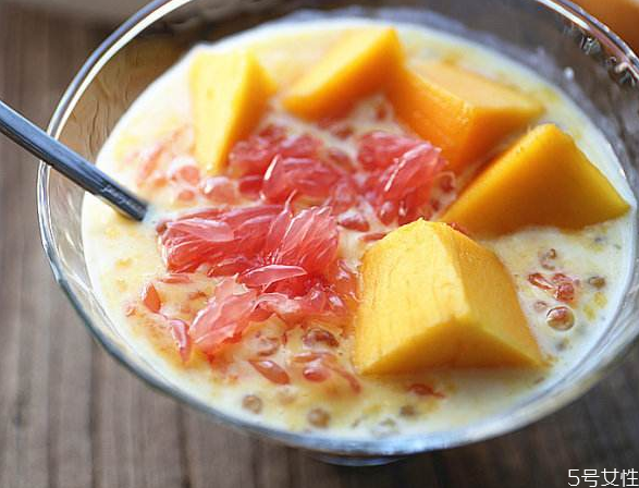 楊枝甘露的原料是什么 楊枝甘露用椰奶還是牛奶 楊枝甘露的原料是什么 楊枝甘露用椰奶還是牛奶