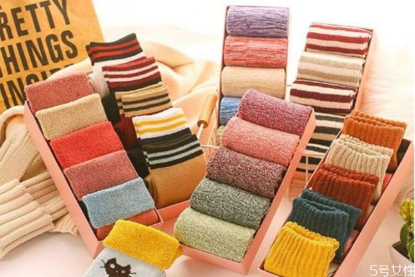 一雙襪子穿多久換新的 正常一雙襪子多少錢(qián)