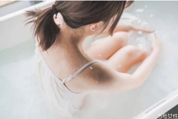 女性泡澡多久泡一次 全身泡澡有什么好處 女性泡澡多久泡一次 全身泡澡有什么好處