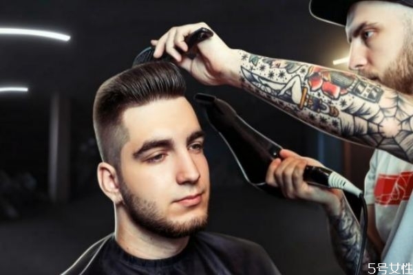 理發(fā)后幾天最好看 男生多久理發(fā)一次最科學(xué) 理發(fā)后幾天最好看 男生多久理發(fā)一次最科學(xué)
