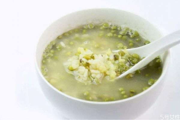 綠豆和什么搭配為宜 吃綠豆的注意事項 綠豆和什么搭配為宜 吃綠豆的注意事項