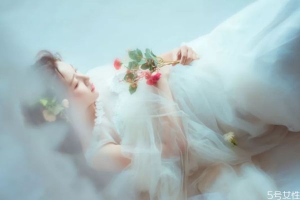 網(wǎng)戀怎么哄女朋友開心 哄女朋友開心的小套路 網(wǎng)戀怎么哄女朋友開心 哄女朋友開心的小套路