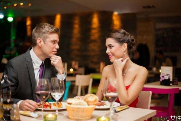 男生牽手心里在想什么 男生不牽手是不喜歡嗎 男生牽手心里在想什么 男生不牽手是不喜歡嗎