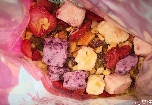 酸奶水果麥片熱量高嗎 酸奶水果麥片怎么吃 酸奶水果麥片熱量高嗎 酸奶水果麥片怎么吃