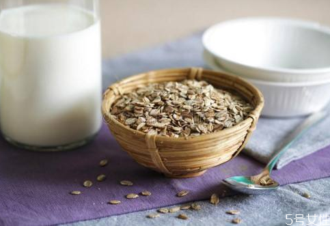 牛奶燕麥粥可以減肥嗎 牛奶燕麥粥的做法 牛奶燕麥粥可以減肥嗎 牛奶燕麥粥的做法