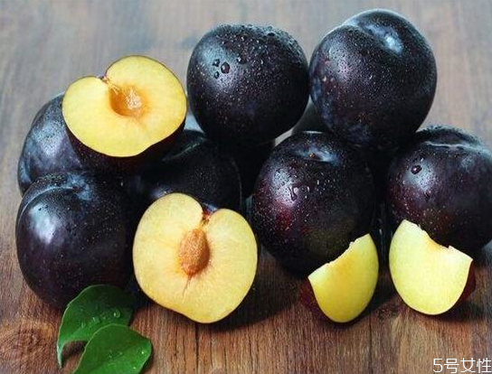 黑布林吃硬的還是軟的 黑布林要放軟了才能吃嗎 黑布林吃硬的還是軟的 黑布林要放軟了才能吃嗎