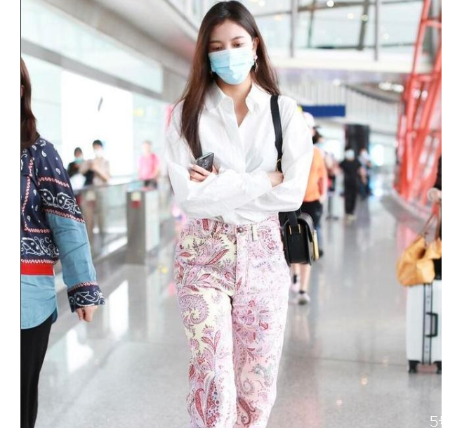 小腿粗怎樣穿裙子 腿粗女生怎么選裙子 小腿粗怎樣穿裙子 腿粗女生怎么選裙子