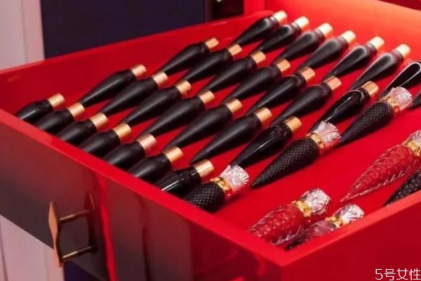 蘿卜丁口紅為什么叫蘿卜丁 蘿卜丁是最貴的口紅嗎 蘿卜丁口紅為什么叫蘿卜丁 蘿卜丁是最貴的口紅嗎