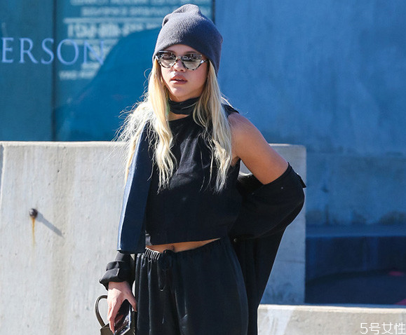 毛線帽怎么戴好看 冬天毛線帽什么顏色好看 毛線帽怎么戴好看 冬天毛線帽什么顏色好看