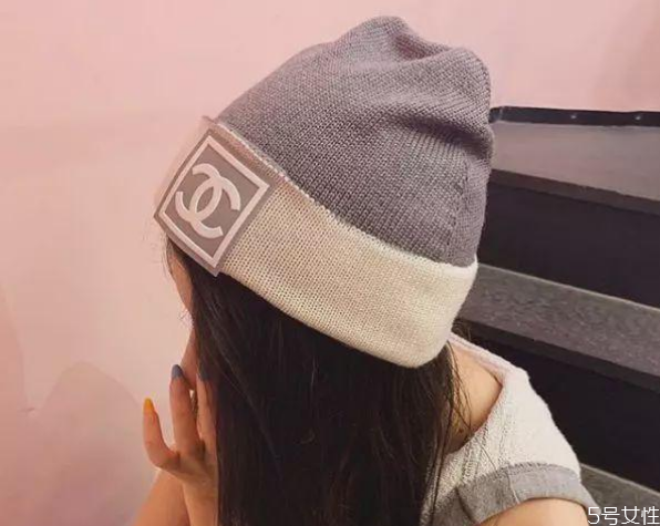 毛線帽怎么固定不掉 戴毛線帽子不掉的竅門 毛線帽怎么固定不掉 戴毛線帽子不掉的竅門