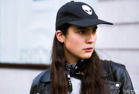 女生臉大適合戴什么帽子 臉大如何挑選帽子 女生臉大適合戴什么帽子 臉大如何挑選帽子