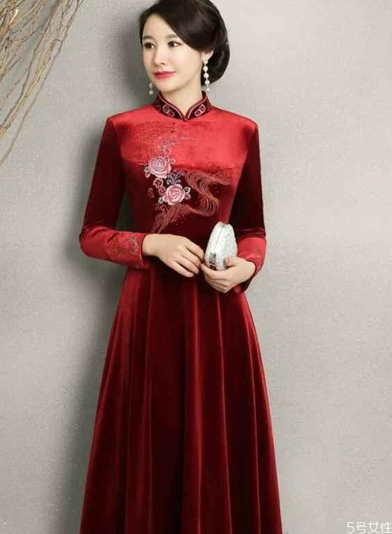 冬天的旗袍有哪些款式 冬天旗袍的三種搭配 冬天的旗袍有哪些款式 冬天旗袍的三種搭配