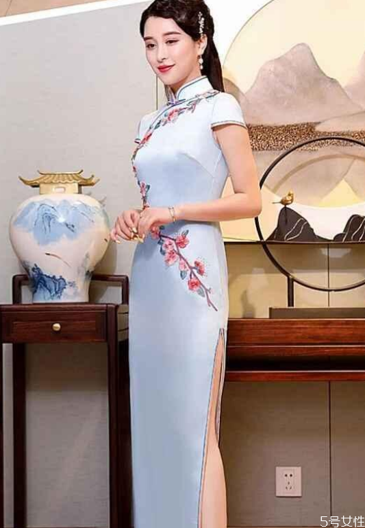 冬天的旗袍有哪些款式 冬天旗袍的三種搭配 冬天的旗袍有哪些款式 冬天旗袍的三種搭配