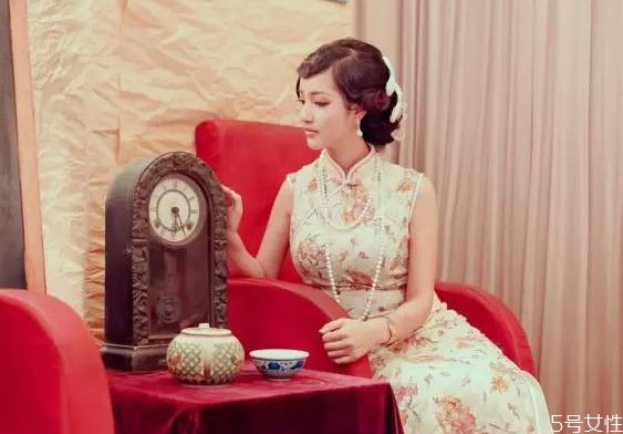 穿旗袍不戴項鏈好看嗎 穿旗袍配什么項鏈好看 穿旗袍不戴項鏈好看嗎 穿旗袍配什么項鏈好看