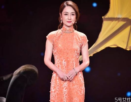 日常能穿旗袍嗎 日常旗袍怎么穿 日常能穿旗袍嗎 日常旗袍怎么穿