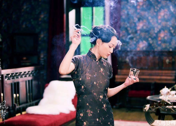 日常能穿旗袍嗎 日常旗袍怎么穿 日常能穿旗袍嗎 日常旗袍怎么穿