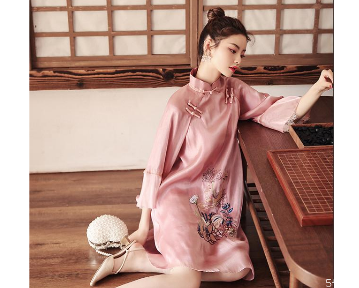 怎么穿旗袍不老氣 旗袍的多種選擇 怎么穿旗袍不老氣 旗袍的多種選擇