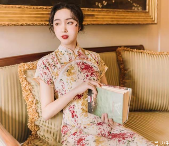 怎么穿旗袍不老氣 旗袍的多種選擇 怎么穿旗袍不老氣 旗袍的多種選擇