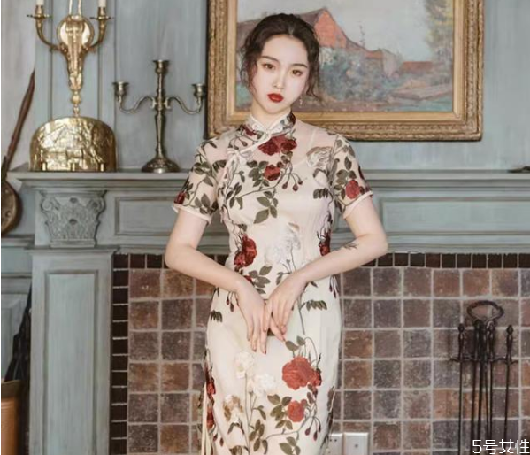 怎么穿旗袍不老氣 旗袍的多種選擇 怎么穿旗袍不老氣 旗袍的多種選擇