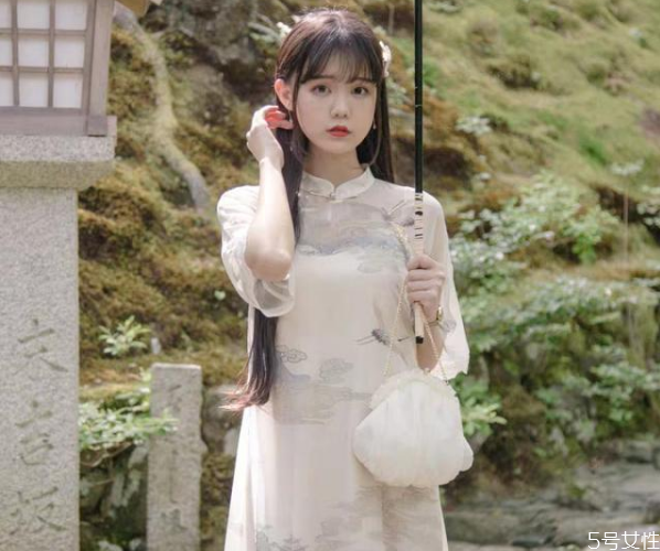 怎么穿旗袍不老氣 旗袍的多種選擇 怎么穿旗袍不老氣 旗袍的多種選擇