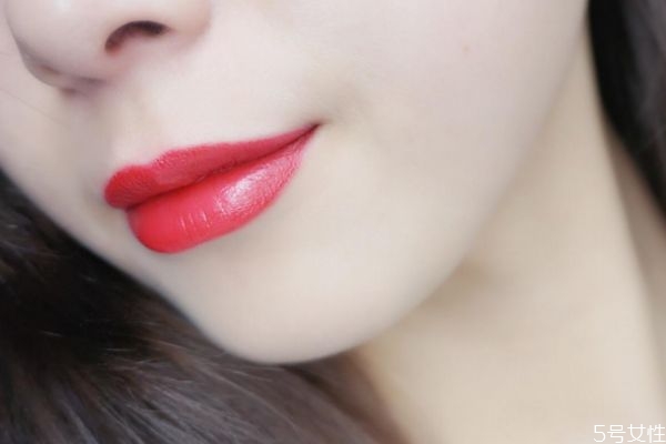 口紅超過三年還能用嗎 抹了過期的口紅會(huì)怎樣 口紅超過三年還能用嗎 抹了過期的口紅會(huì)怎樣