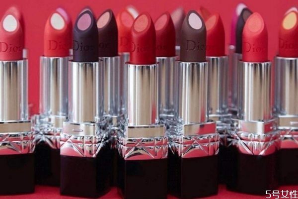 迪奧口紅為什么有氣孔 迪奧口紅表面有水珠是怎么回事 迪奧口紅為什么有氣孔 迪奧口紅表面有水珠是怎么回事