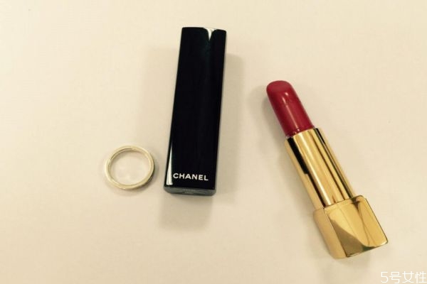 口紅出汗了怎么消除 口紅出汗能自己恢復(fù)嗎 口紅出汗了怎么消除 口紅出汗能自己恢復(fù)嗎