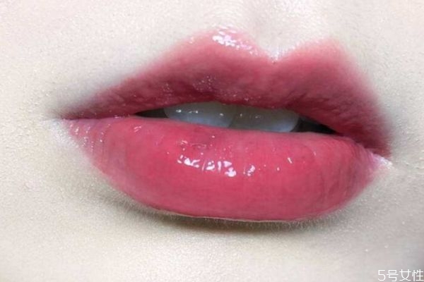 唇紋太多怎么涂口紅 涂口紅會卡唇紋怎么辦 唇紋太多怎么涂口紅 涂口紅會卡唇紋怎么辦