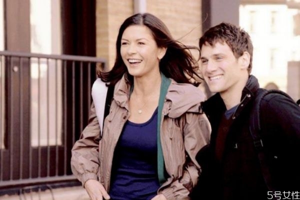 女人徹底放下一個(gè)男人的表現(xiàn) 女人死心后真的很絕情 女人徹底放下一個(gè)男人的表現(xiàn) 女人死心后真的很絕情