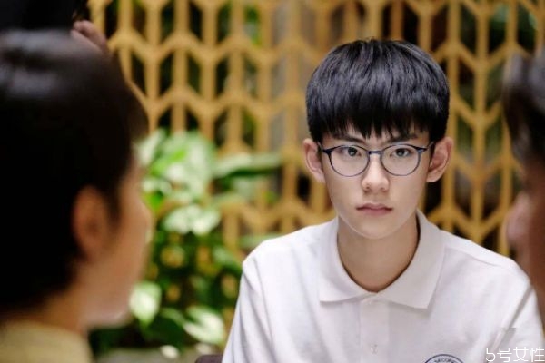 原生家庭母親強(qiáng)勢對兒子的影響 原生家庭母親對女兒影響 原生家庭母親強(qiáng)勢對兒子的影響 原生家庭母親對女兒影響