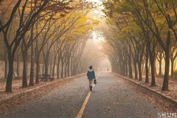 原生家庭父親出軌對女兒以后的影響 父母出軌的婚姻影響 原生家庭父親出軌對女兒以后的影響 父母出軌的婚姻影響