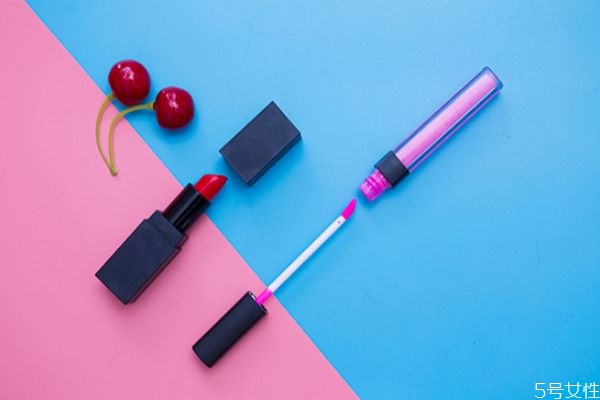 唇釉不開封可以存放多久 唇釉開封一年后還能用嗎 唇釉不開封可以存放多久 唇釉開封一年后還能用嗎