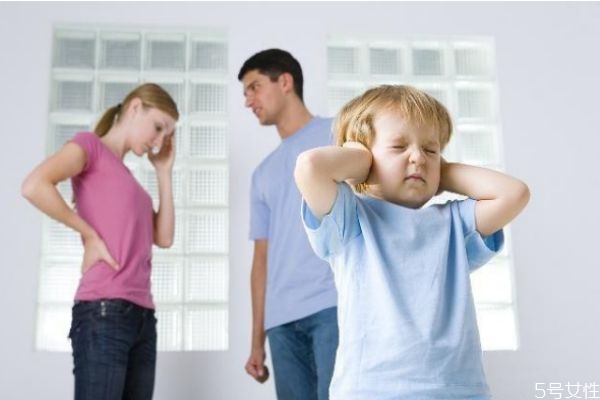 原生家庭父親對(duì)女兒的影響 爸爸脾氣好對(duì)女兒的影響 原生家庭父親對(duì)女兒的影響 爸爸脾氣好對(duì)女兒的影響